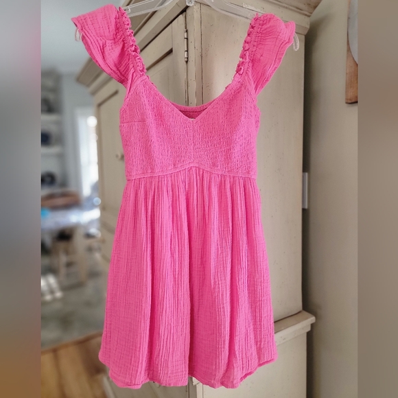 Hollister Dresses & Skirts - HOLLISTER PINK RUFFLE SHOULDER MINI DRESS
